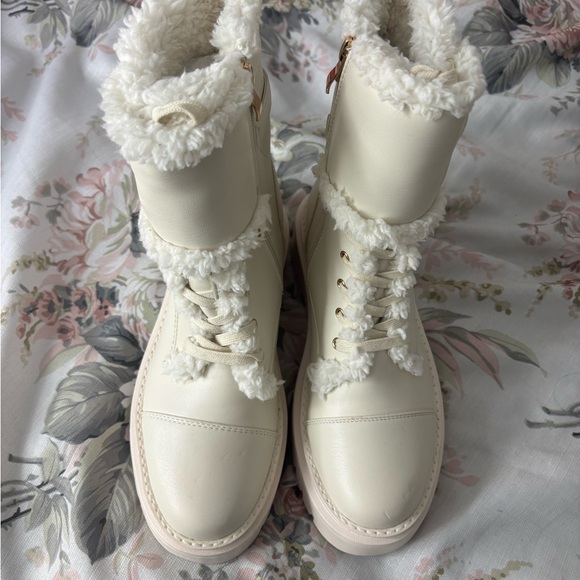 Women's White Ferrel Winter Boots - Picture 3 of 5